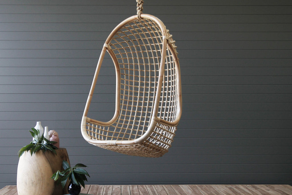 HANGING CHAIRS